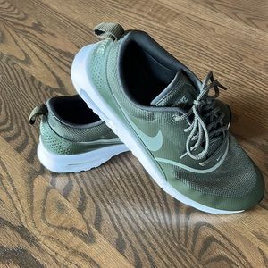 Nike Air Max Thea Sneakers in Carbon Green size 8.5